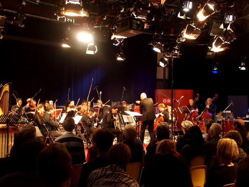 Das "ensemble plus" unter der Leitung von Christoph Renhart sowie das Symphonieorchester Vorarlberg, mit Kai Röhrig am Pult, präsentierten im Rahmen der diesjährigen Ausgabe des Festivals "Texte und Töne" vielgestaltige neue Werke, unter anderem von Gerda Poppa, Marcus Nigsch, Simon Frick und Thomas Thurnher.