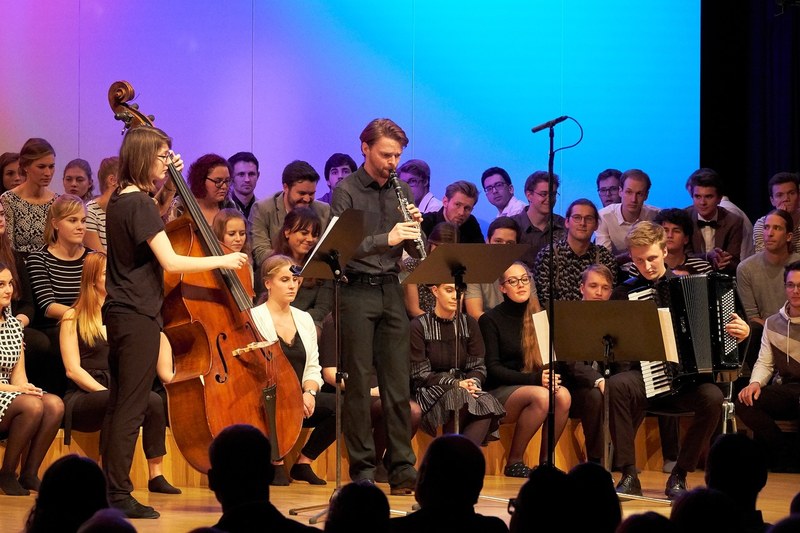 Im Zusammenwirken mit dem Klezmertrio dri kindsköpf und jiddischen Liedern entstand eine inspirierende Atmosphäre.