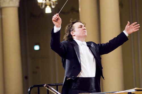 Chefdirigent Volodymyr Sirenko sorgte für einen furiosen Konzertabend