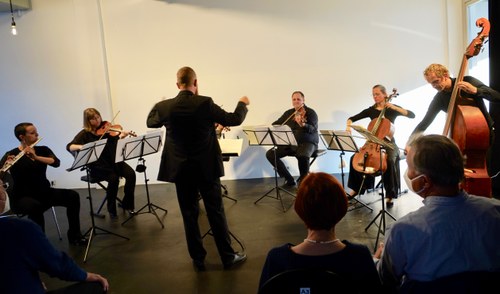 Das Ensemble plus eröffnete die neue Konzertsaison im Bregenzer Magazin 4 mit einem abwechslungsreichen Programm unter der Leitung von Thomas Gertner.