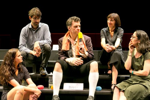 Leading Team mit Sängern für „Don Quichotte“, v.l.n.r. Léonie Renaud (Pedro), Daniel Cohen (Dirigent), Gábor Bretz (Don Quichotte), Elisabeth Sobotka (Intendantin), Mariame Clément (Regie).