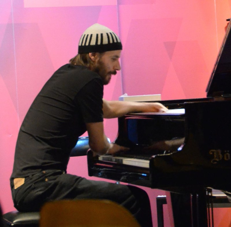 David Helbock hat im Auftrag des Ensemble Plus und für "Texte und Töne 2014" sein Werk "NightShift" komponiert.