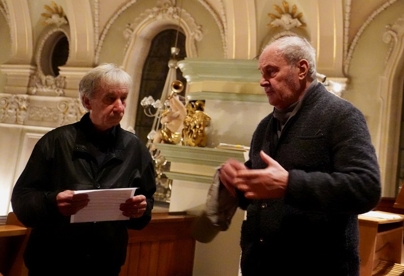 Im Gespräch mit Bruno Oberhammer erläuterte Gerold Amann die Ausgangsüberlegungen für sein Orgelwerk "Exitus".
