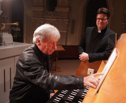 Bruno Oberhammer an der Rieger-Orgel der Pfarrkirche Höchst sowie der Bassbariton Clemens Morgenthaler zeigten in "Bachs Wege XII" vielschichtige musikalische Zugänge auf.