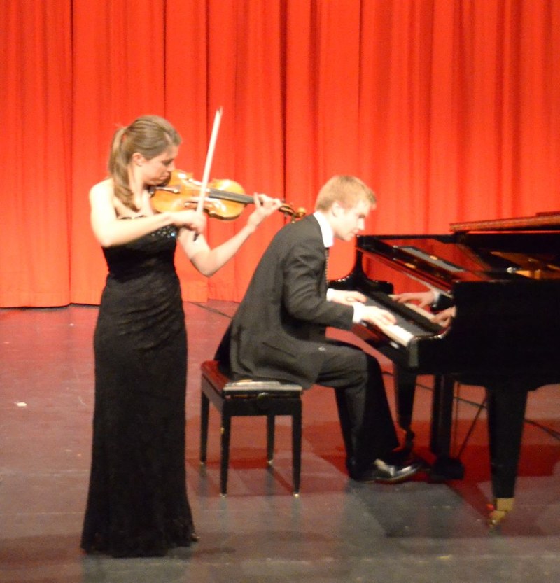 Natalia Ladstätter und Daniel Schneidt spielten im Rahmen der Reihe "Junge Kammermusik" im Theater Kosmos.