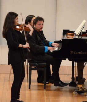 Mit Fazil Say am Klavier interpretierte Karina Nöbl die Violinesonate op. 7.