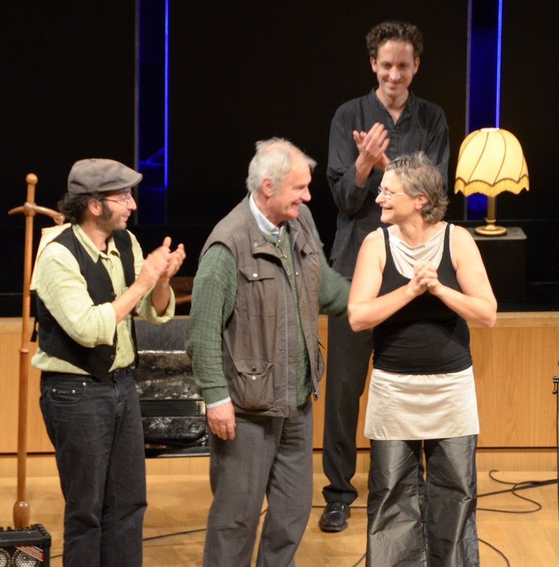 Ausgelassene Stimmung auf der Bühne und im Saal – Andreas Paragioudakis, Gerold Amann, Albin Paulus und Evelyn Fink