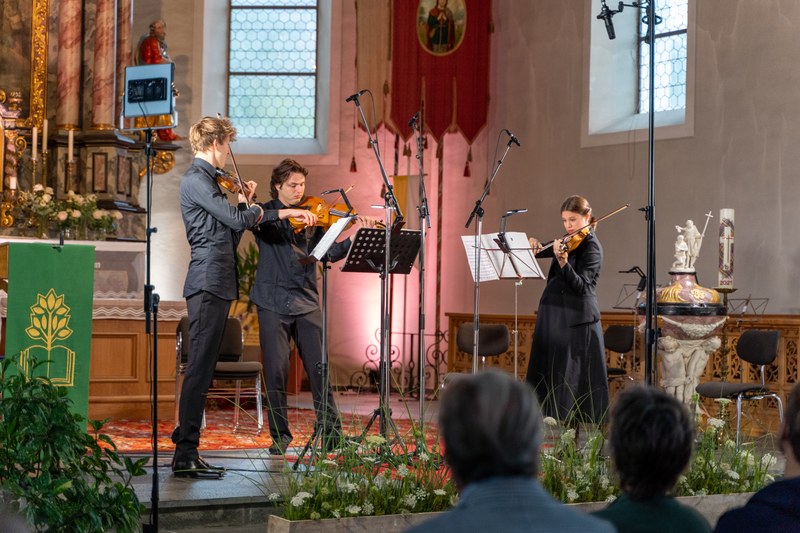 Im Trio mit zwei Violinen und einer Bratsche entwickelte Zoltán Kodálys Serenade einen erfrischenden Drive.