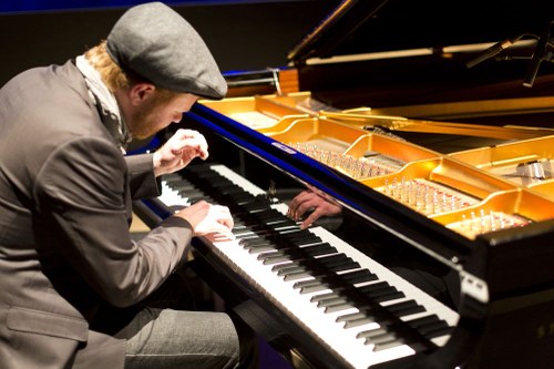 Kai Schumacher spielte Klaviervariationen mit dem Titel "If I could start again" auf der Unterbühne.