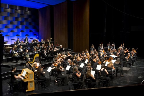 Zum (vorläufig) letzten Mal leitete der quirlige und Energie geladene Gerard Korsten das Symphonieorchester Vorarlberg bei der diesjährigen Matinee  der Bregenzer Festspiele. (Foto: Dietmar Mathis)