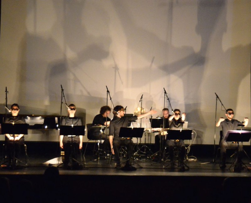 Bei den diesjährigen Bludenzer Tagen stand neben der musikalischen Darbietung auch die Performance im Mittelpunkt des Interesses. Am Samstagabend war das Pariser Ensemble Soundinitiative in Aktion.
