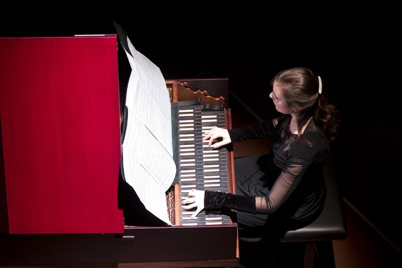 Elina Albach hob in der flächigen Komposition "Continuum" von György Ligeti den musikalischen Puls auf.