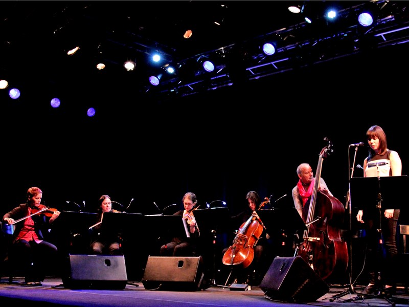 Das Koehne Quartett war laut Peter Herbert "das erste Streichquartett, das wirklich grooven konnte“ – beim "Joni"-Projekt stellen sie es eindrucksvoll unter Beweis