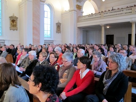 Voll besetzt mit einem gespannt lauschenden Publikum war die Kapelle im Landeskonservatorium (Fotos: Fritz Jurmann).