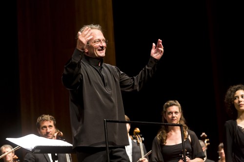 Gerard Korsten hat das Symphonieorchester Vorarlberger in der Nachfolge von Christoph Eberle 13 Jahre als Chefdirigent geleitet. Nun wurde er zum Ehrendirigenten ernannt. (© Dietmar Mathis)