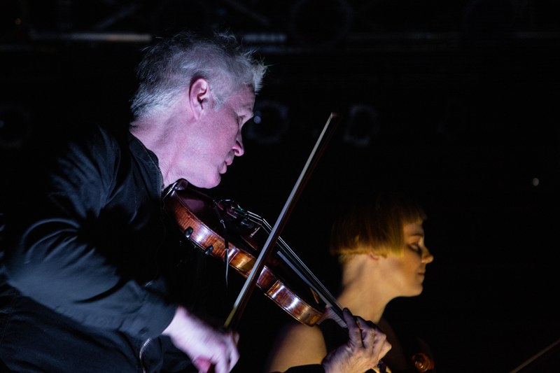 Bernie Mallinger und Jenny Ames steuerten exquisite Streiche(l)r-Einheiten bei