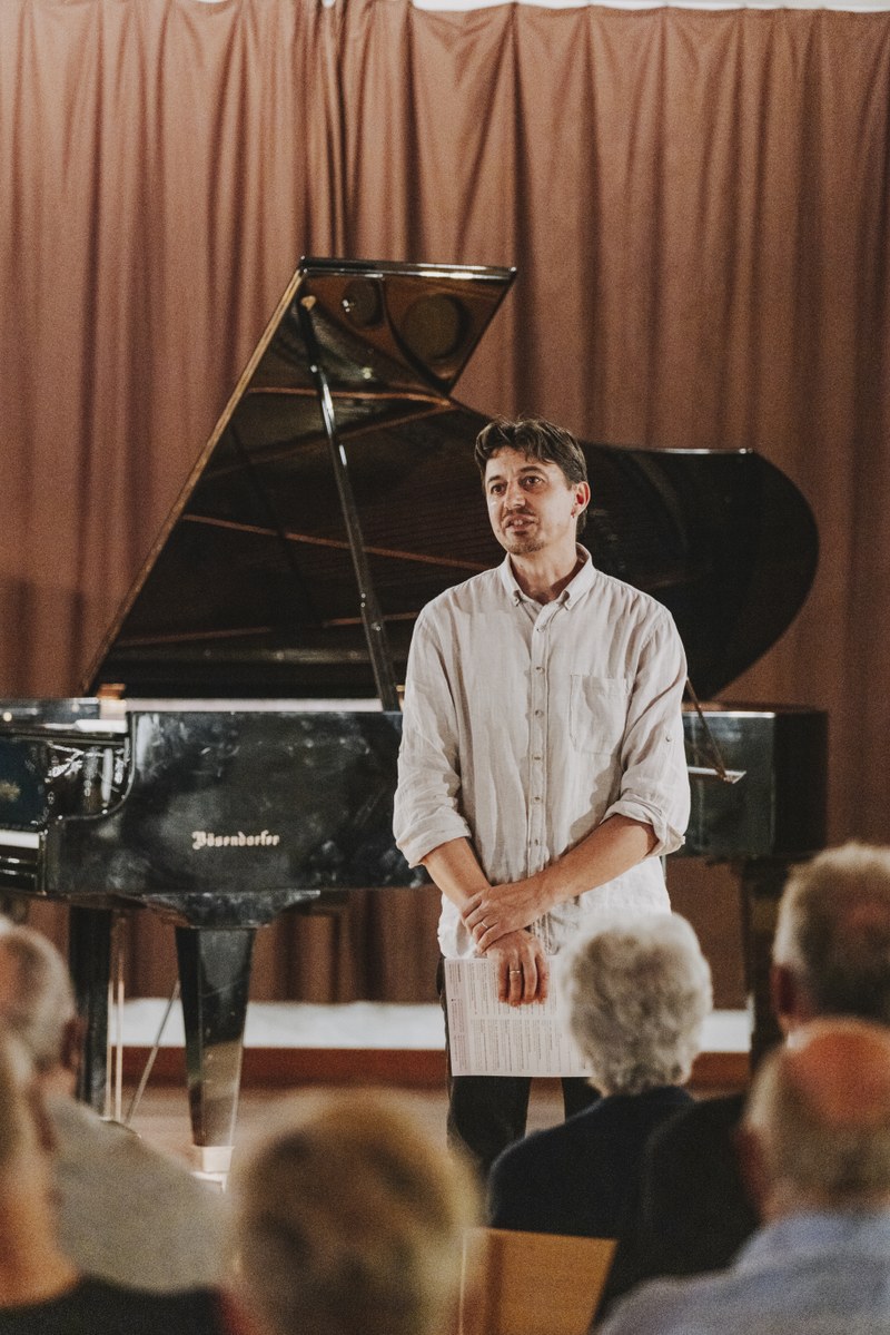 Der Organisator des Festivals, David Ganahl, dankte Christoph Dünser, der die Idee zu diesem Festival hartnäckig verfolgte, und den künstlerischen Leitern Khosro Soltani sowie David Helbock. Sie bringen mit ihrer Programmgestaltung klassische Musik und Jazz in Beziehung zueinander.