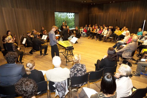Viele Konzertbesucherinnen und -besucher folgten der Einladung des "Wiener Concert Vereins" in das vorarlberg museum. (Foto: Dietmar Mathis)