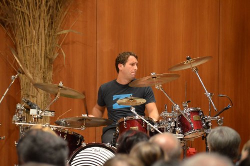 Eric Lechner bereicherte die CD-Präsentation mit seinem Spiel auf dem Drumset.