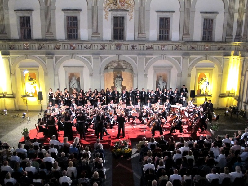 "Hymne an die Freude" lautete das Motto des Jubiläumskonzertes und passend dazu erklang die neunte Symphonie von Ludwig van Beethoven. (Foto: Fritz Jurmann)