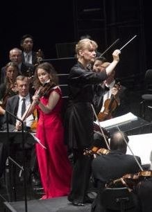 Die Geigerin Patricia Kopatchinskaja und die Wiener Symphoniker unter der Leitung von Susanna Mälkki stellten Otto M. Zykans Violinkonzert in den Mittelpunkt. Mit derartigen Ereignissen werden Festspiele zu dem, was ihr Name verspricht.