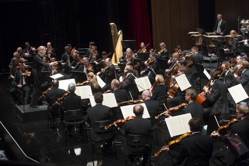Die Wiener Symphoniker und Susanna Mälkki verliehen der ersten Symphonie von Johannes Brahms eine kraftvolle und energiegeladene Strahlkraft. (Fotos: Dietmar Mathis)