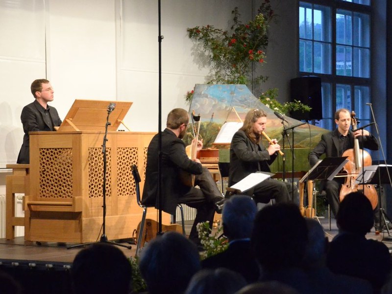 Thomas Engel (Blockflöte), Johannes Hämmerle (Orgel/Cembalo),  Thor-Harald Johnsen (Gitarre/Laute) und Kaspar Singer (Violoncello) erinnerten sich mit viel Humor an die vergangenen zwanzig Jahre.