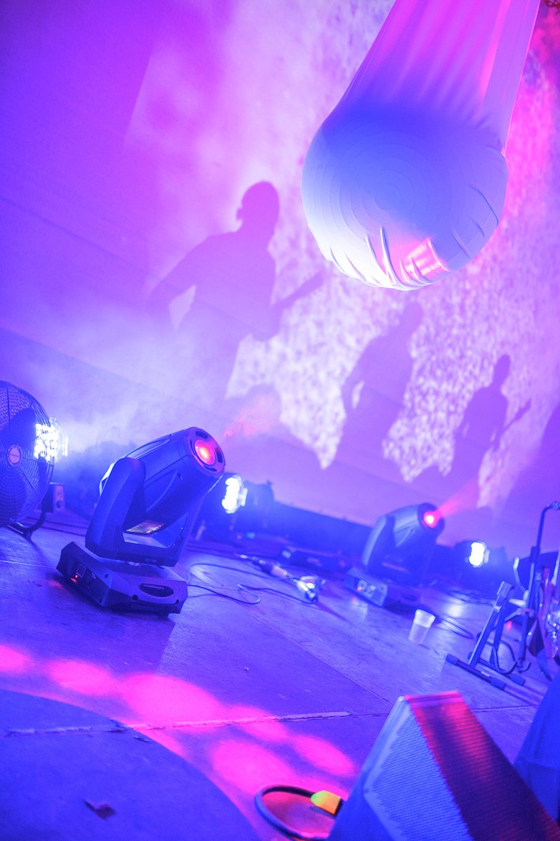 Bühnenbild und Visuals wurden beim poolbar/generator Workshop entwickelt und beim Konzert präsentiert