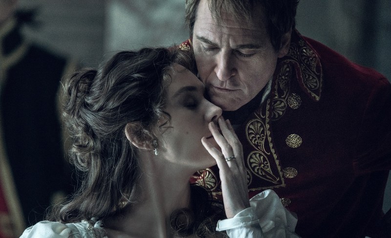 Tragisches Liebesende: Joséphine de Beauharnais (Vanessa Kirby) macht den General zum Schwächling. (Foto: Sony/Apple)  