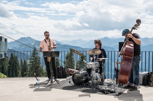 Hoch hinaus ging es mit dem Joachim Kabel Quartett, auch wenn es sich in Wirklichkeit um das Trio von Fabio Devigili, Steven Moser und Florian King handelt.
