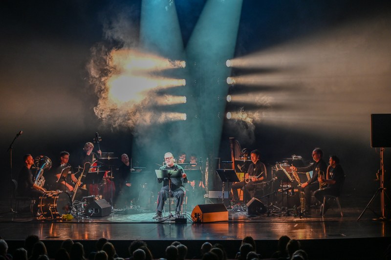 Der Lichtdesigner Paul Grilj schuf ein Bühnenbild aus Licht. (Foto: Lilli Löbl)