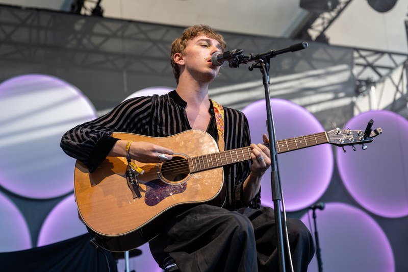 Oskar Haag brachte als Singer-Songwirter romantische Klänge auf die Bühne.