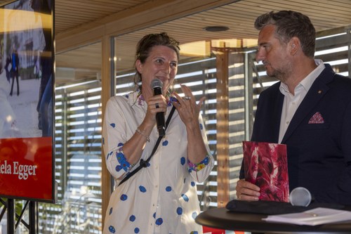 Sichtlich erfreut über den Gewinn des Hauptpreises: Die Autorin Daniela Egger (Foto: VN / Roland Paulitsch)