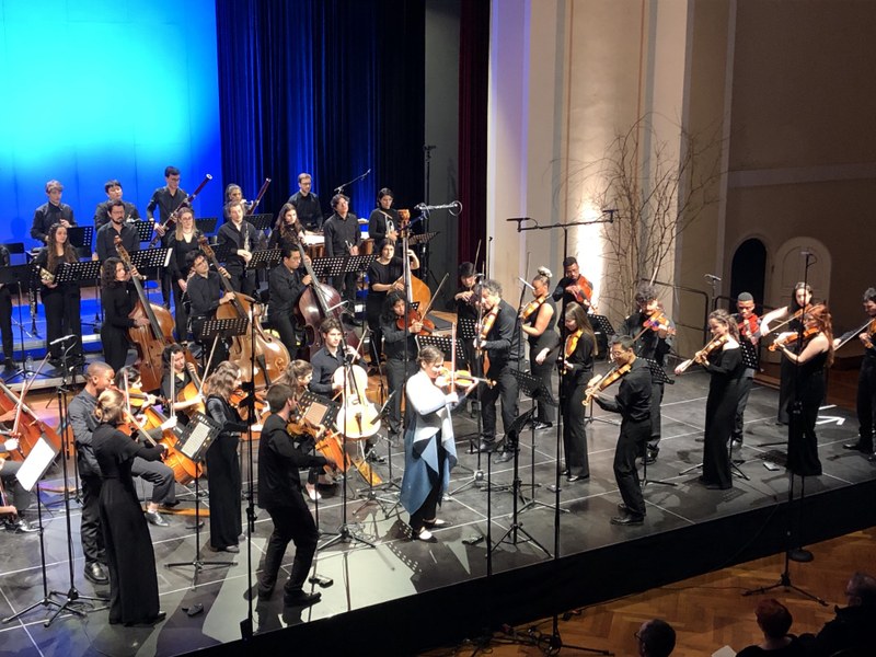 „Play and Conduct” - Maria Wloszczowska und das Pforte Kammerorchester Plus spielen Mendelssohn Bartholdy