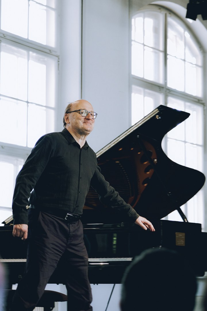 Spielte trotz Jetlag zwei Zugaben: Der Pianist Michael Endres (Foto: M. Myroshnychenko)
