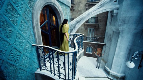 Das verschneite Paris: Die Welt als bizarrer Schauplatz. (Foto: Searchlight Pictures)