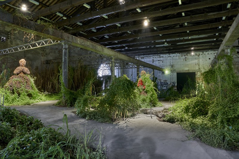 Precious Okoyomon, To See the Earth before the End of the World, 2022, 59th Biennale Vendedig, 2022 (Foto: Clelia Cadamuro, © Okoyomon)