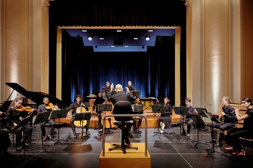 Es ist eine sehr bedeutende Initiative, dass sich Studierende unter der Leitung von Benjamin Lack der Musik des 20. und 21. Jahrhunderts zuwenden. 