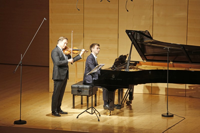 Der Geiger Renaud Capuçon und sein Klavierpartner Guillaume Bellom bei der Schubertiade Schwarzenberg (Foto: Schubertiade)