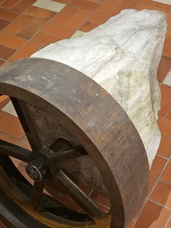 Roland Adlassnigg, Aus der Achse, Stein, Stahl