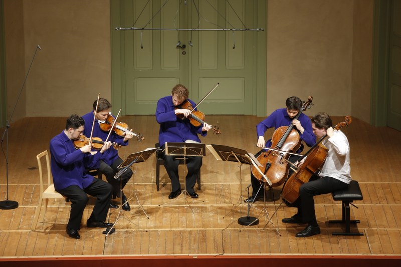Die Interpretation des Schubert-Quintetts mit dem Schumann Quartett und Alexey Stadler wird noch lange nachklingen. (Fotos: Schubertiade Hohenems)