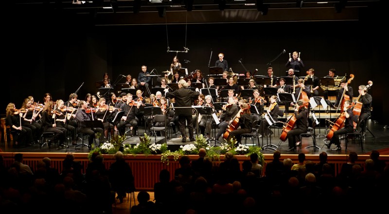 Die Sinfonietta der Rheintalischen Musikschule Lustenau, erstmals unter der Leitung von Marcus Hartmann, bot gute Unterhaltung.