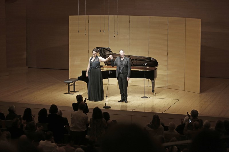 Sophie Rennert und Joseph Middleton freuten sich über den jubelnden Applaus des Schubertiadepublikums. (Foto: Schubertiade Schwarzenberg)