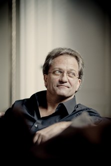 Gérard Korsten, Ehrendirigent des SOV, kehrt immer wieder gerne nach Vorarlberg zurück (Foto: Marco Borggreve) 