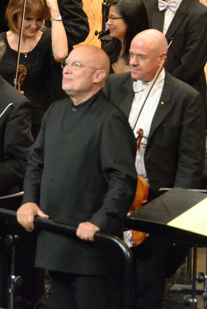 Dennis Russell Davies leitet das Sinfonieorchester Basel seit fünf Jahren. Viel Applaus erhielten er und die Orchestermusiker für die Interpretation von Strawinskys "Feuervogel".