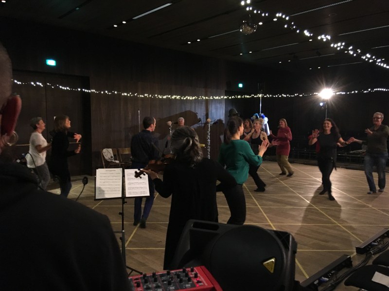 Der Tanzkurs zu Beginn vermittelte, was später zu einem Gesamtwerk werden sollte © Mirjam Steinbock