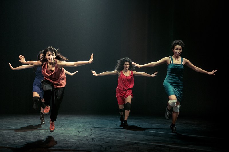 Gleichberechtigte Rollen für die Tänzerinnen in "Badke"  hinsichtlich Kraft und Energie © Danny Willems