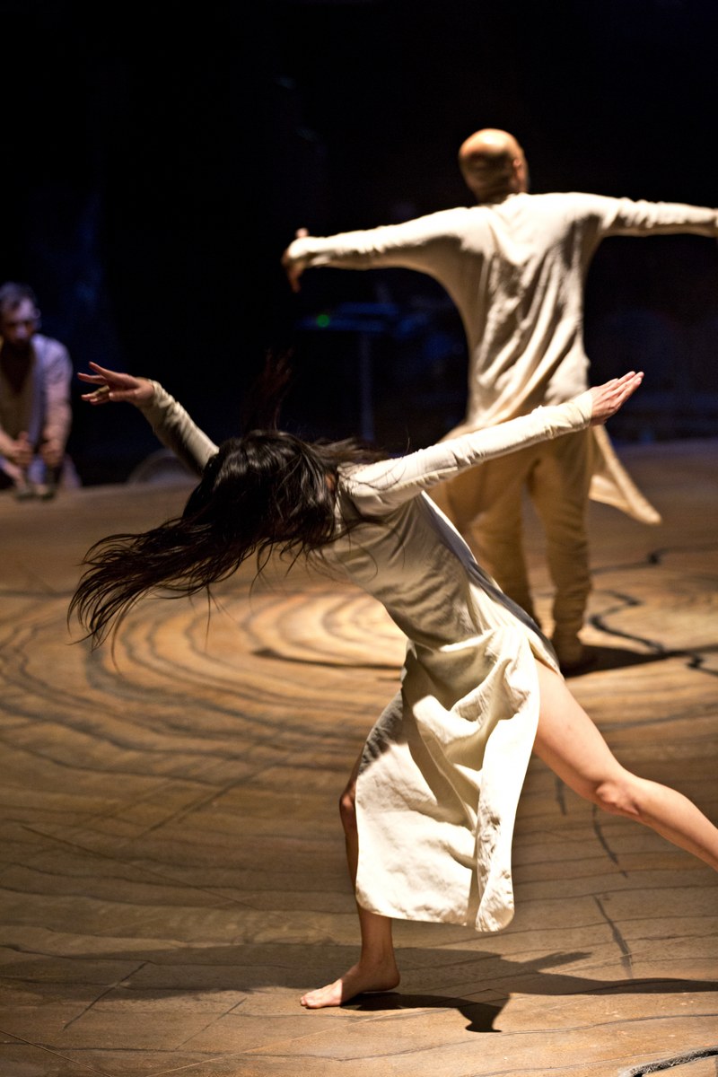 Akram Khan erzählt anhand der Prinzessin Amba aus der "Mahabharata" eine zeitlose Geschichte über Gewalt, Unterwerfung, Zurückweisung und Rache (alle Fotos: © Jean Louis Fernandez)