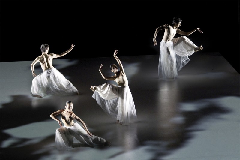 Das Cloud Gate Dance Theatre of Taiwan feierte die Österreichpremiere von "Water Stains on the Wall" im ausverkauften Bregenzer Festspielhaus
