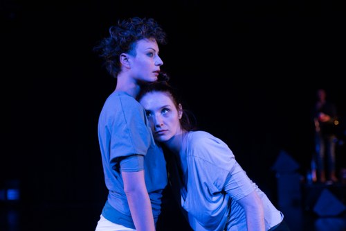 Duo der Tänzerinnen Natalie Fend und Carmen Pratzner (v.l.) © Sarah Mistura